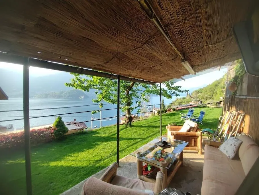 Semesterbostad Mella house garden relax Villa Lezzeno Italien