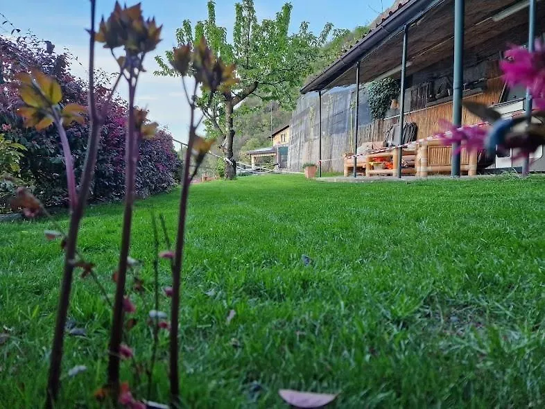 Mella house garden relax Villa Lezzeno Semesterbostad