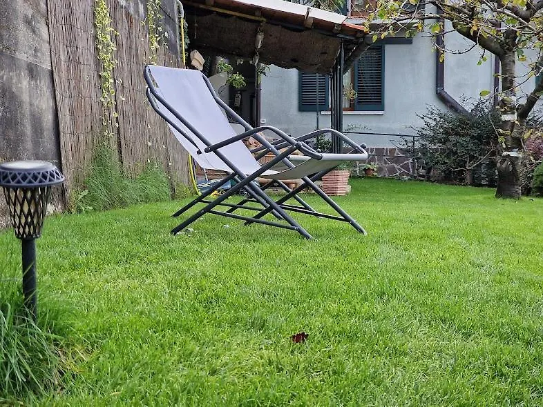 Semesterbostad Mella house garden relax Villa Lezzeno